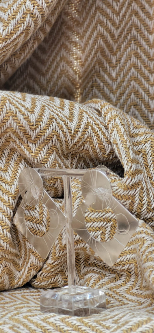 Statisch statement piece met subtiel fantasie lijntje