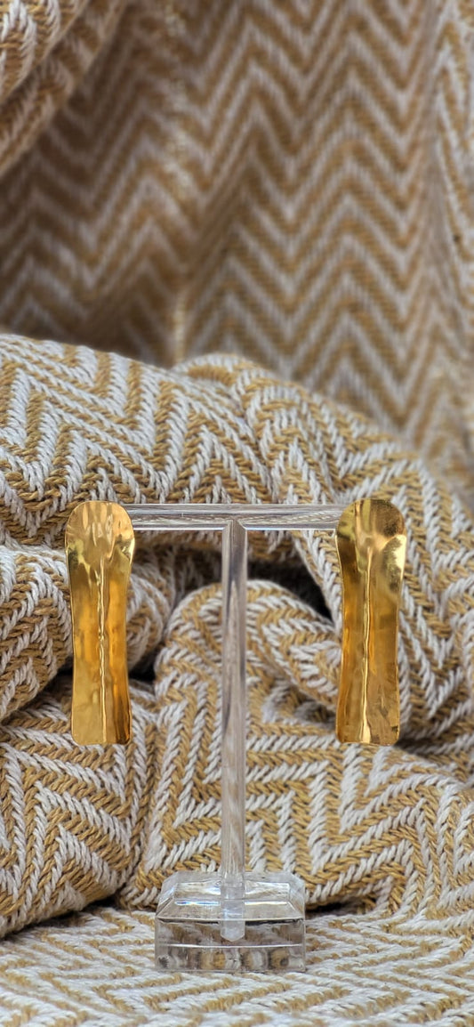 Licht gebogen oorbellen