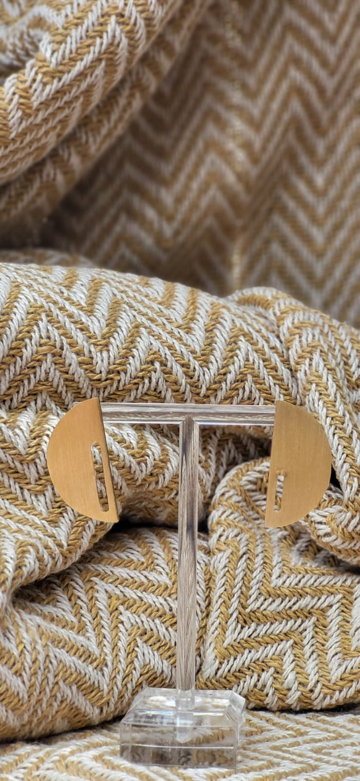 Strakke, afgeronde oorbellen