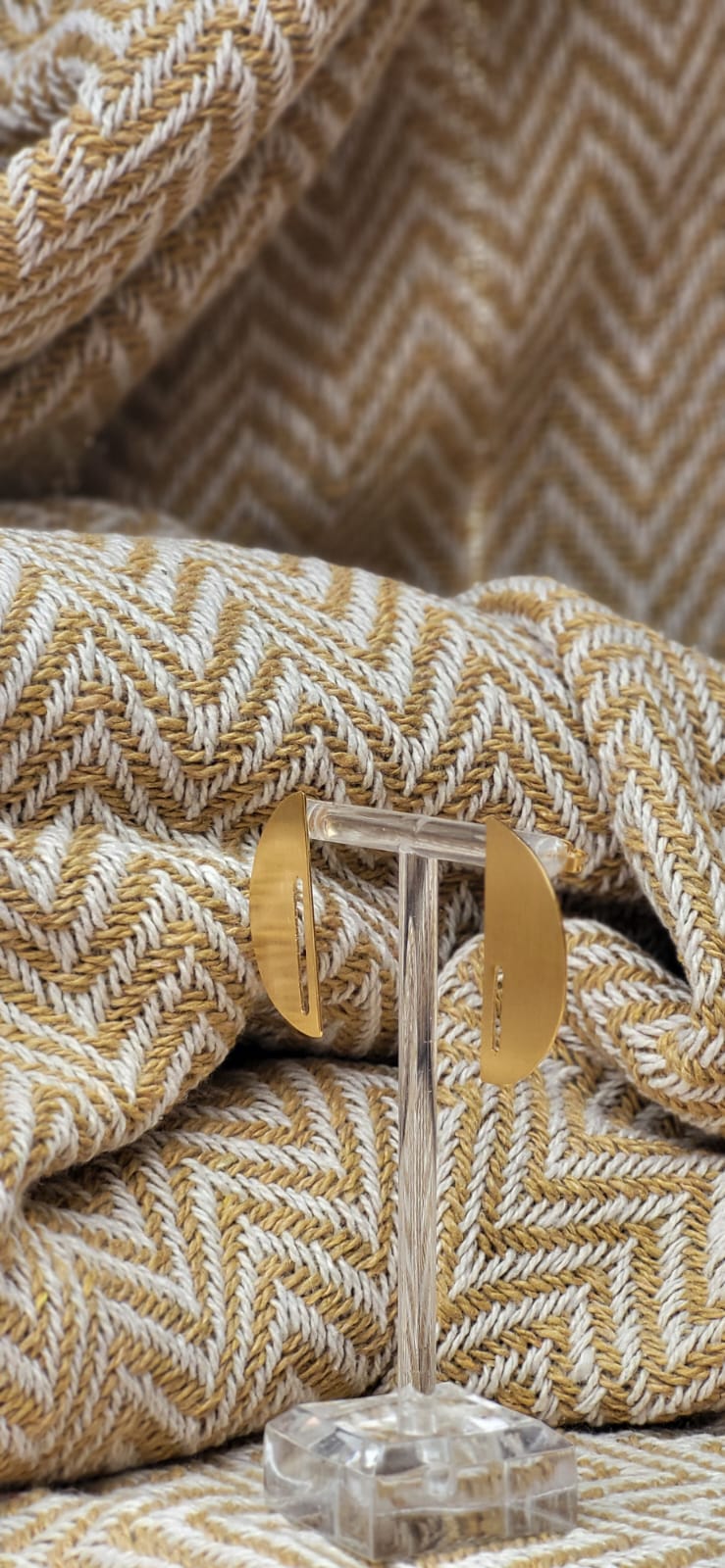 Strakke, afgeronde oorbellen